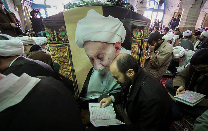 (تصاویر) تشییع آیتالله انصاری شیرازی (تصاویر) تشییع آیتالله انصاری شیرازی