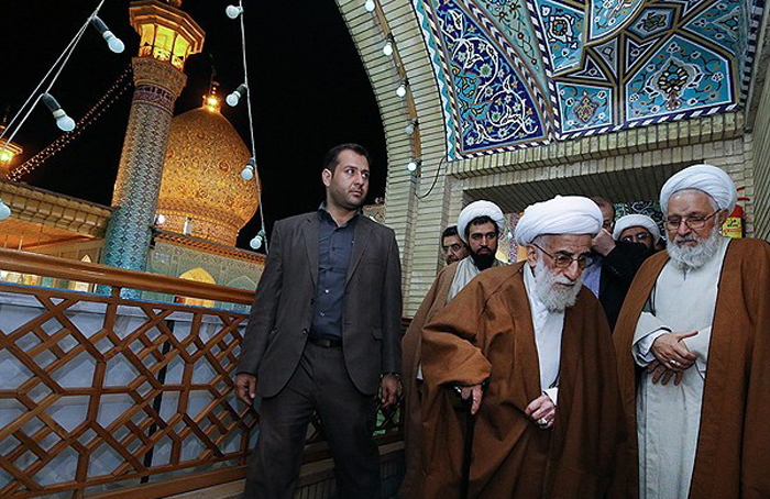 (تصاویر) آیتالله جنتی در غبارروبی شاهچراغ(ع) (تصاویر) آیتالله جنتی در غبارروبی شاهچراغ(ع)