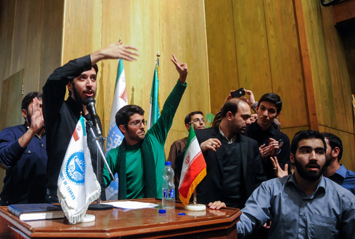 (تصاویر) حضور جنجالی شریعتمداری در دانشگاهتهران (تصاویر) حضور جنجالی شریعتمداری در دانشگاهتهران
