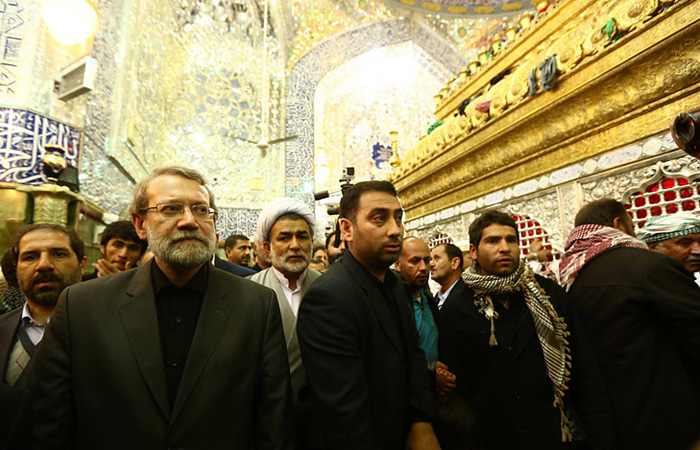 (تصاویر) لاریجانی در حرم امیرالمومنین(ع)