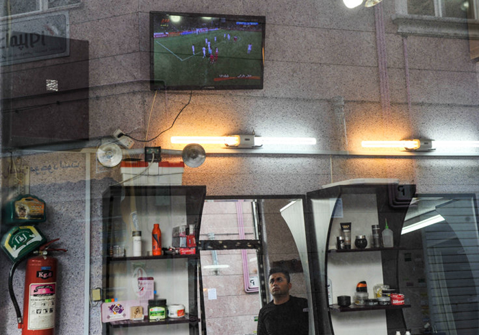 (تصاویر) تماشای دیدار ایران و بحرین سرکار