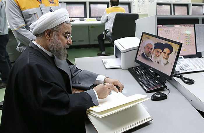 (تصاویر) روحانی در نیروگاه اتمی بوشهر (تصاویر) روحانی در نیروگاه اتمی بوشهر