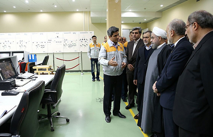 (تصاویر) روحانی در نیروگاه اتمی بوشهر (تصاویر) روحانی در نیروگاه اتمی بوشهر