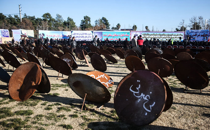 (تصاویر) تحویل داوطلبانه ماهواره در شیراز (تصاویر) تحویل داوطلبانه ماهواره در شیراز