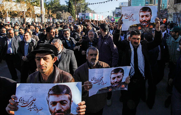 (تصاویر) سردار سلیمانی در تشییع پیکر سردار اللهدادی (تصاویر) سردار سلیمانی در تشییع پیکر سردار اللهدادی