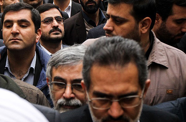 (تصاویر) برگزاری مراسم تشییع مادر احمدینژاد (تصاویر) برگزاری مراسم تشییع مادر احمدینژاد