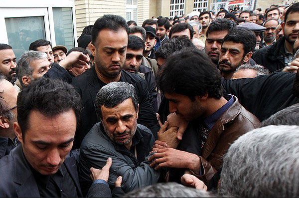 (تصاویر) برگزاری مراسم تشییع مادر احمدینژاد (تصاویر) برگزاری مراسم تشییع مادر احمدینژاد
