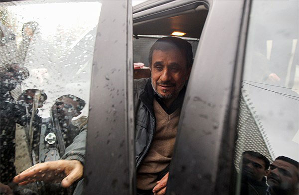 (تصاویر) برگزاری مراسم تشییع مادر احمدینژاد (تصاویر) برگزاری مراسم تشییع مادر احمدینژاد
