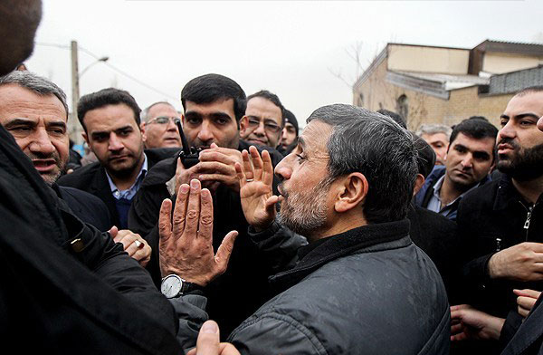 (تصاویر) برگزاری مراسم تشییع مادر احمدینژاد (تصاویر) برگزاری مراسم تشییع مادر احمدینژاد