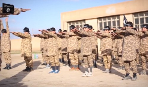 آموزش نظامی داعش به کودکان رقه آموزش نظامی داعش به کودکان رقه