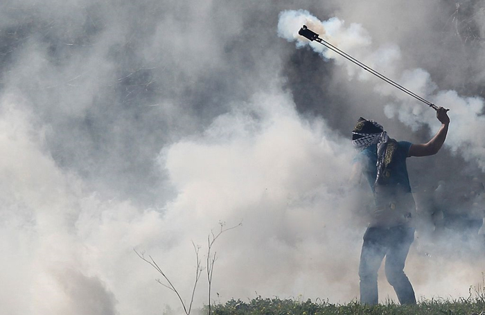 (تصاویر) بازداشت دختر فلسطینی با پای برهنه