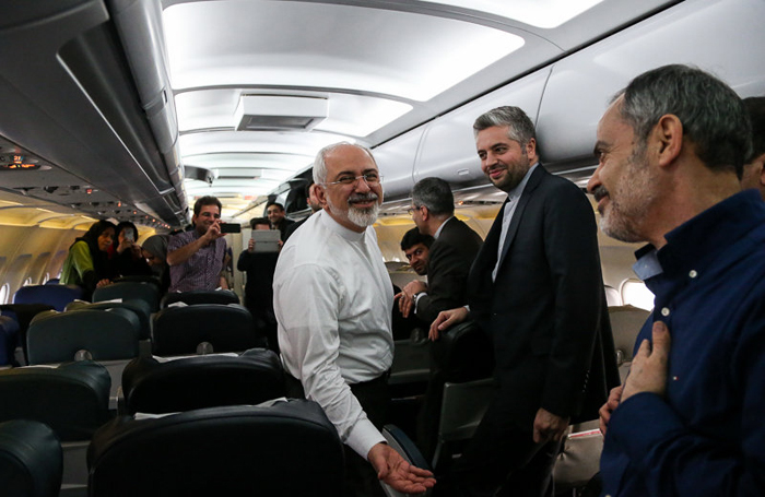 (تصاویر) بازگشت ظریف به تهران (تصاویر) بازگشت ظریف به تهران