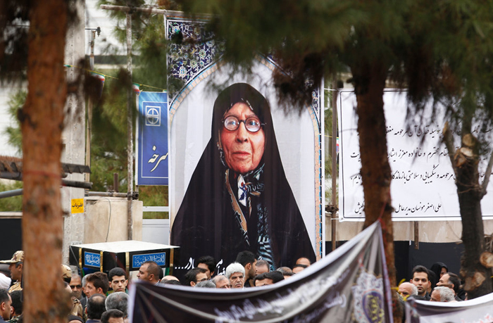 پیکر والده روحانی به خاک سپرده شد پیکر والده روحانی به خاک سپرده شد