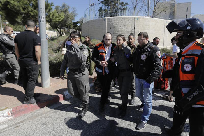 (تصاویر) حمله جوان فلسطینی به 5اسرائیلی