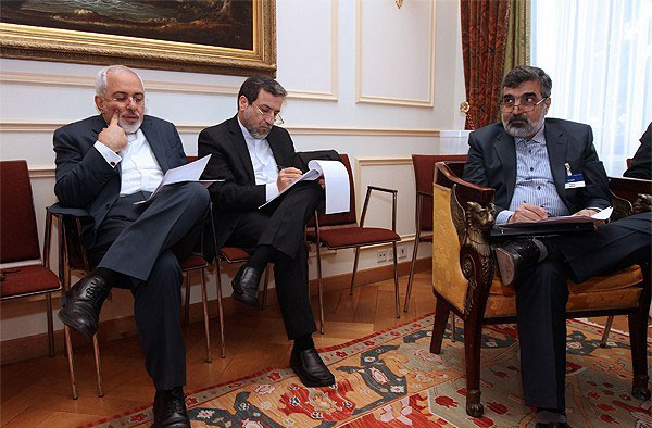 (تصاویر) تیم هستهای ایران در حال خواندن متن تفاهم (تصاویر) تیم هستهای ایران در حال خواندن متن تفاهم