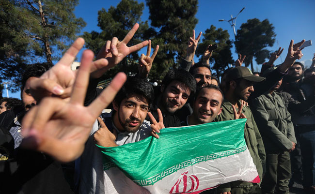 (تصاویر) استقبال از ظریف پس از ورود به کشور (تصاویر) استقبال از ظریف پس از ورود به کشور