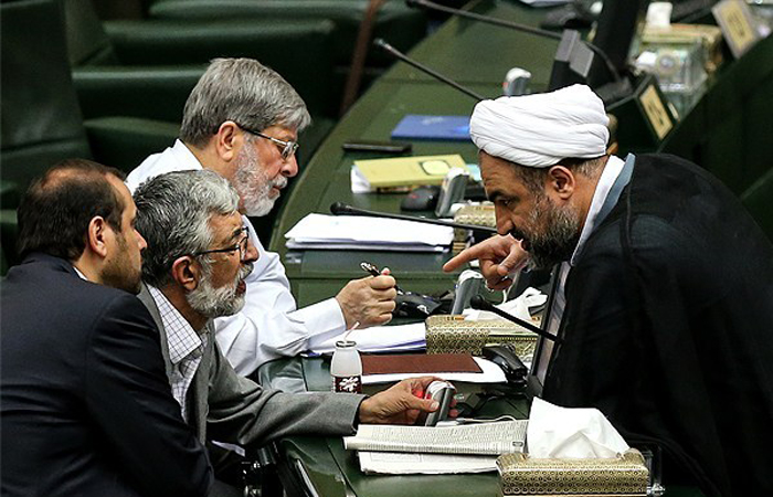 (تصاویر) حواشی اولین‌جلسه‌مجلس در سال 94