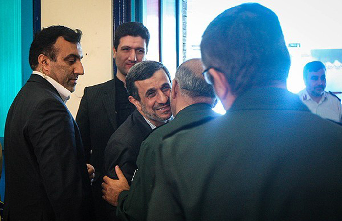 (تصاویر) احمدینژاد در بزرگداشت صیادشیرازی (تصاویر) احمدینژاد در بزرگداشت صیادشیرازی