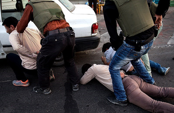 (تصاویر) عملیات دستگیری قاچاقچیان در تهران (تصاویر) عملیات دستگیری قاچاقچیان در تهران