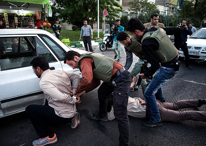 (تصاویر) عملیات دستگیری قاچاقچیان در تهران (تصاویر) عملیات دستگیری قاچاقچیان در تهران