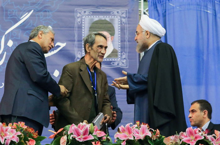 (تصاویر) روحانی در جمع کارگران (تصاویر) روحانی در جمع کارگران