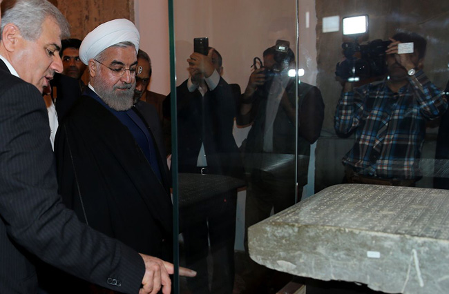 (تصاویر) بازدید رییس جمهور از تخت جمشید (تصاویر) بازدید رییس جمهور از تخت جمشید