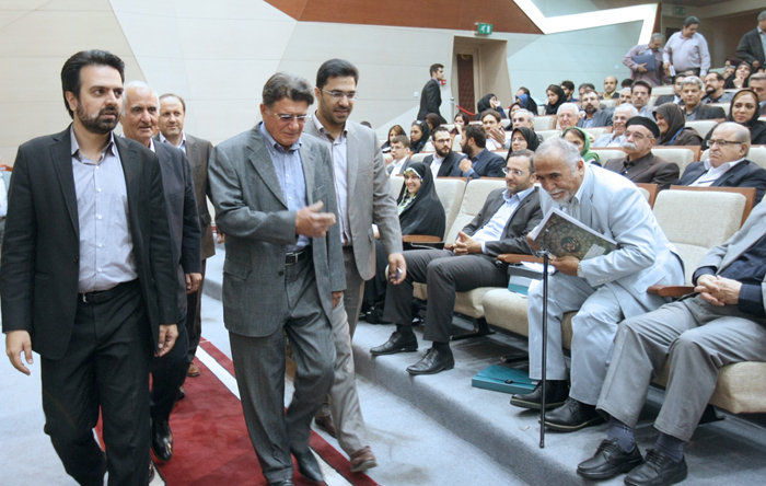 (تصاویر) شجریان در همایش دانشگاه آزاد (تصاویر) شجریان در همایش دانشگاه آزاد