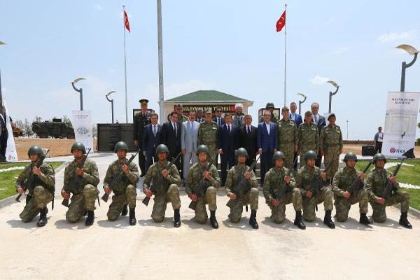 (تصاویر) زیارت قاچاقی داووداغلو در سوریه (تصاویر) زیارت قاچاقی داووداغلو در سوریه