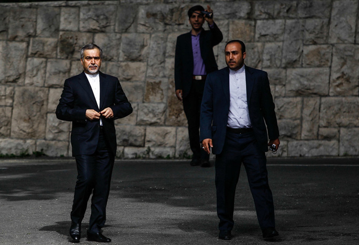 (تصاویر) استقبال روحانی از معصوم در سعدآباد (تصاویر) استقبال روحانی از معصوم در سعدآباد