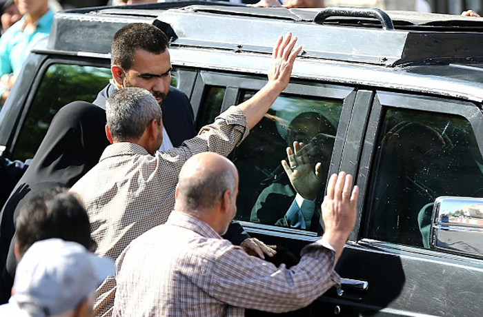 (تصاویر) استقبال از روحانی در غرب تهران (تصاویر) استقبال از روحانی در غرب تهران