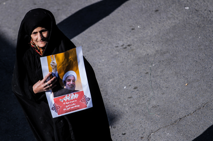 (تصاویر) استقبال از روحانی در غرب تهران (تصاویر) استقبال از روحانی در غرب تهران