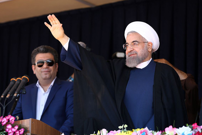 (تصاویر) استقبال از روحانی در غرب تهران (تصاویر) استقبال از روحانی در غرب تهران