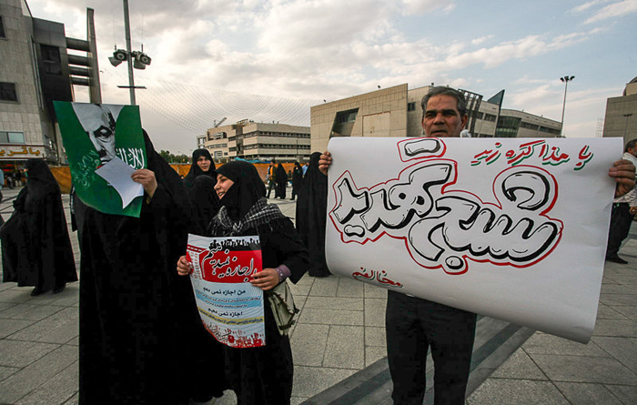 (تصاویر) اجتماع منتقدان مذاکرات در مشهد (تصاویر) اجتماع منتقدان مذاکرات در مشهد