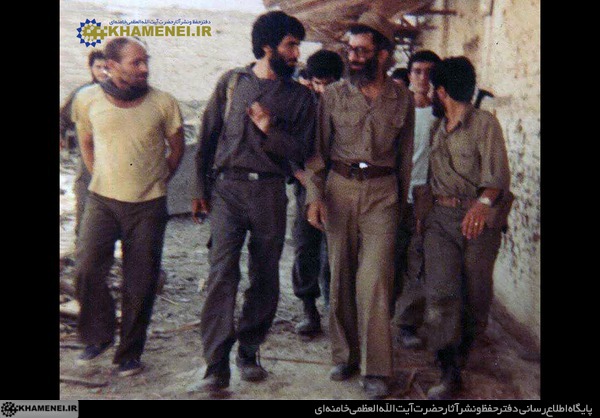 (تصاویر) رهبر انقلاب در کنار شهید جهانآرا (تصاویر) رهبر انقلاب در کنار شهید جهانآرا