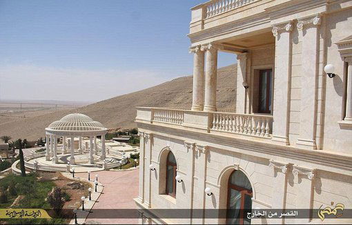 (تصاویر) کاخ مادر امیر قطر در کنترل داعش (تصاویر) کاخ مادر امیر قطر در کنترل داعش