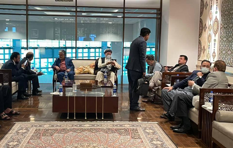 اشرف غنی افغانستان را ترک کرد