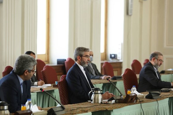 (تصاویر) دیدار و گفت‌وگوی «انریکه مورا» با علی باقری در تهران