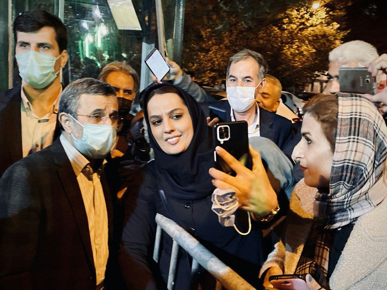 (تصاویر) جشن تولد محمود احمدی‌نژاد در محله نارمک!