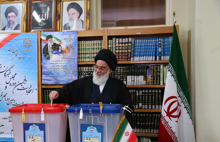 (تصاویر) مقامات و شخصیت ها پای صندوق رای (تصاویر) مقامات و شخصیت ها پای صندوق رای
