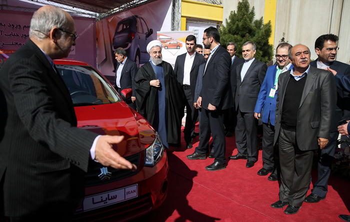 (تصاویر) روحانی پشت فرمان «ساینا» (تصاویر) روحانی پشت فرمان «ساینا»