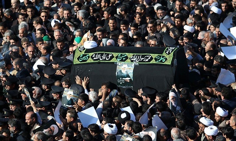 رهبر معظم انقلاب بر پیکر مرحوم واعظ طبسی نماز خواندند رهبر معظم انقلاب بر پیکر مرحوم واعظ طبسی نماز خواندند