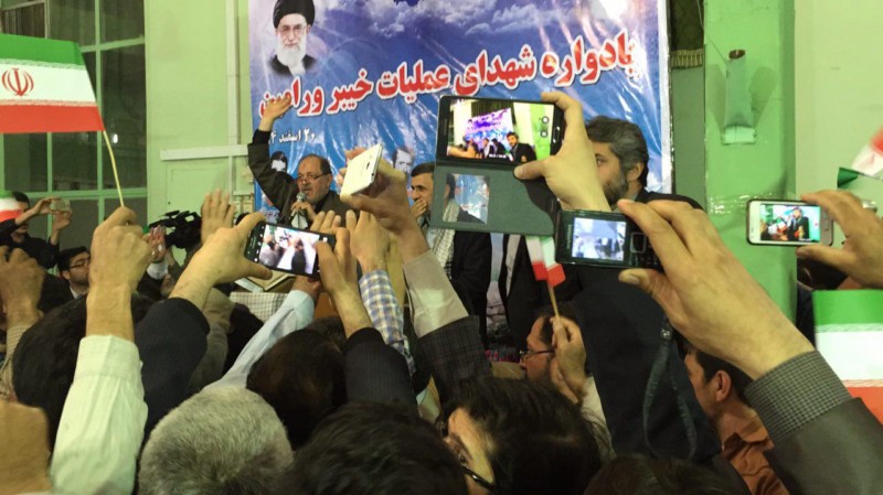 حاشیههای سخنرانی احمدینژاد؛ خاک بر سر آن سیاستمدار که از راه دور دستور میدهد! حاشیههای سخنرانی احمدینژاد؛ خاک بر سر آن سیاستمدار که از راه دور دستور میدهد!