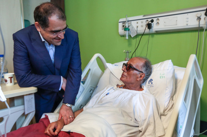 اولین تصاویر از کیارستمی پس از بهبود نسبی اولین تصاویر از کیارستمی پس از بهبود نسبی