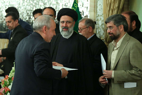 (تصاویر) عراقچی و فانی خادم رضوی(ع) شدند (تصاویر) عراقچی و فانی خادم رضوی(ع) شدند