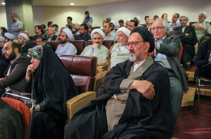 (تصاویر) رونمایی از کتاب تازه سید حسن خمینی (تصاویر) رونمایی از کتاب تازه سید حسن خمینی