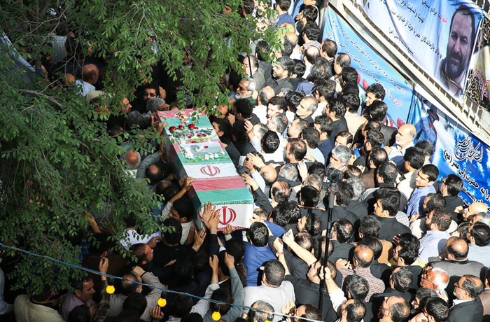 پیکر شهید اکبری، محافظ رهبر انقلاب تشییع شد پیکر شهید اکبری، محافظ رهبر انقلاب تشییع شد