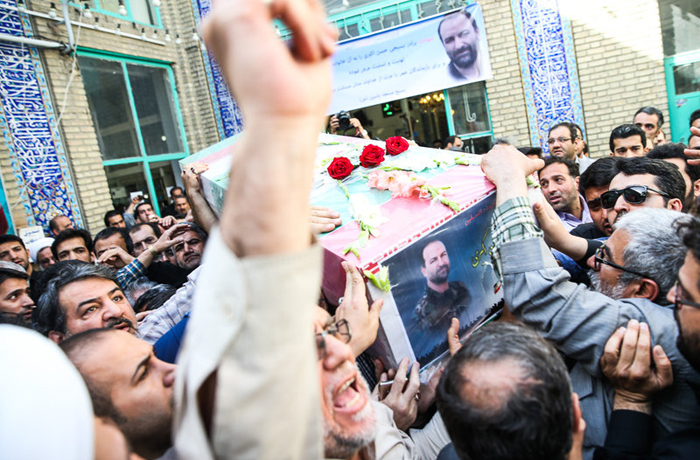 پیکر شهید اکبری، محافظ رهبر انقلاب تشییع شد پیکر شهید اکبری، محافظ رهبر انقلاب تشییع شد