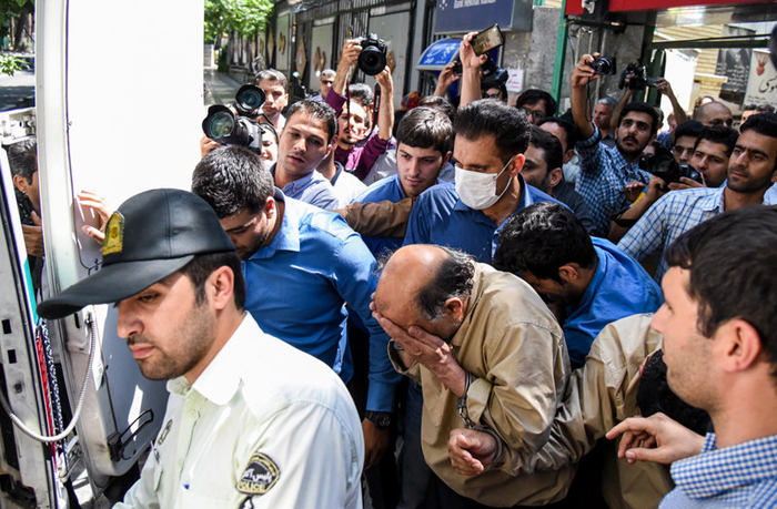 (تصاویر) بازسازی سرقت ساختگی از طلافروشی (تصاویر) بازسازی سرقت ساختگی از طلافروشی