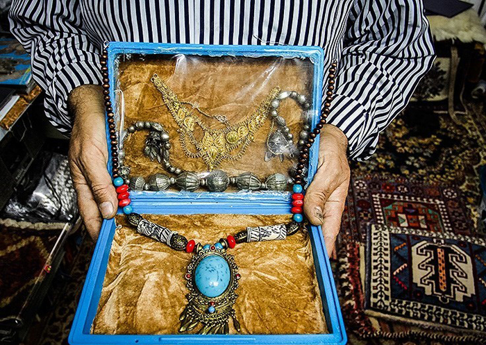 (تصاویر) موزهای در خانه مرد همدانی (تصاویر) موزهای در خانه مرد همدانی