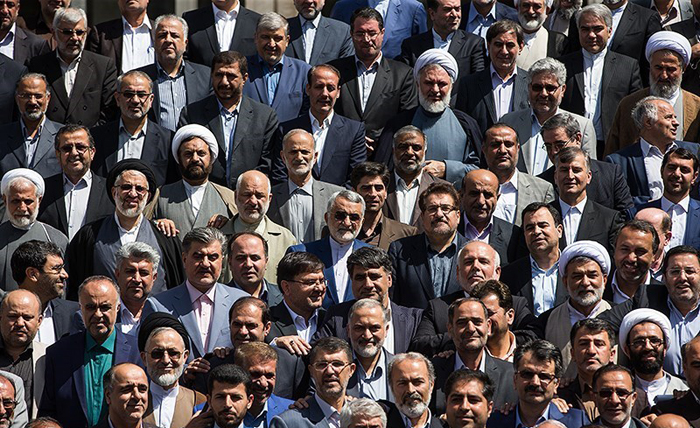 (تصاویر) حواشی آخرین جلسه مجلس نهم (تصاویر) حواشی آخرین جلسه مجلس نهم